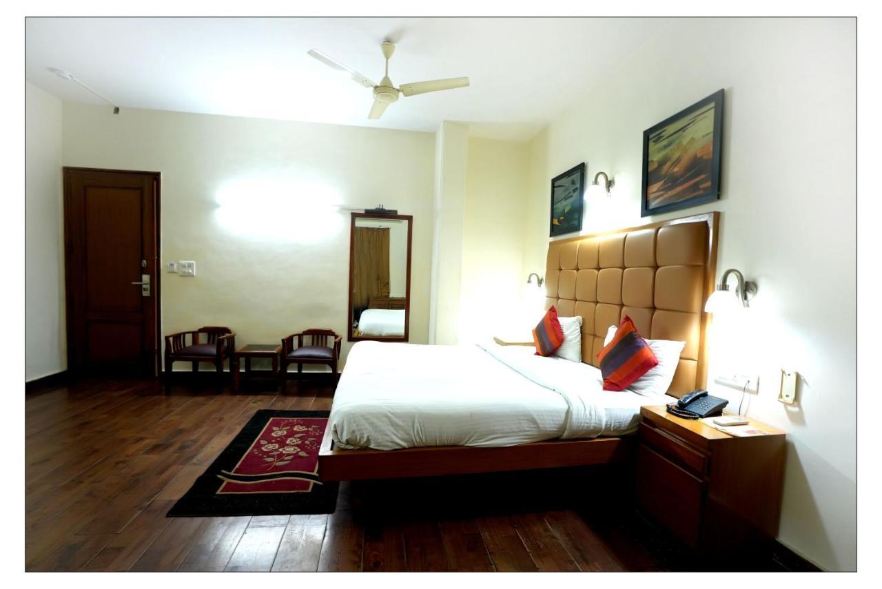 Hotel Oscar - Hauz Khas Ню Делхи Екстериор снимка