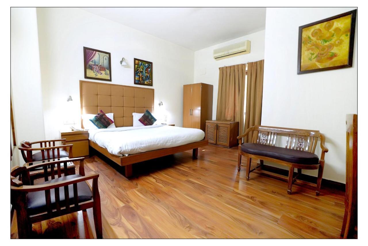 Hotel Oscar - Hauz Khas Ню Делхи Екстериор снимка