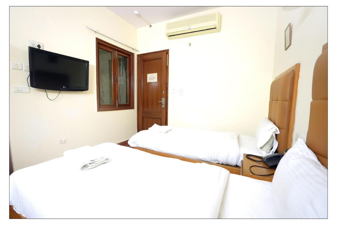 Hotel Oscar - Hauz Khas Ню Делхи Екстериор снимка