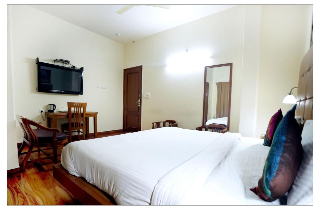 Hotel Oscar - Hauz Khas Ню Делхи Екстериор снимка