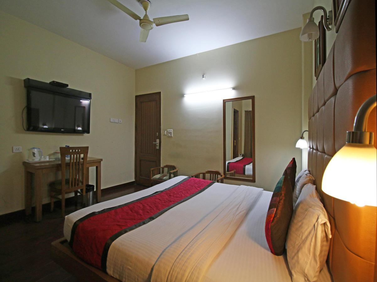 Hotel Oscar - Hauz Khas Ню Делхи Екстериор снимка